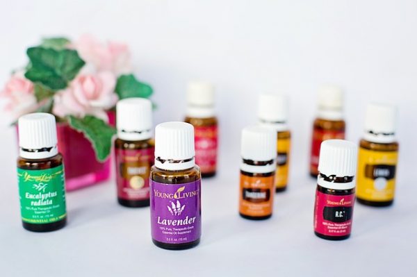 flacons huiles essentielles - aromatherapie